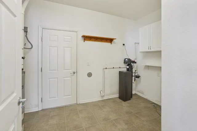 $249,900 | N17-w26541 Meadowgrass Circle, Unit A, Pewaukee, WI 53072