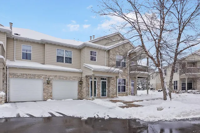 $249,900 | N17-w26541 Meadowgrass Circle, Unit A, Pewaukee, WI 53072