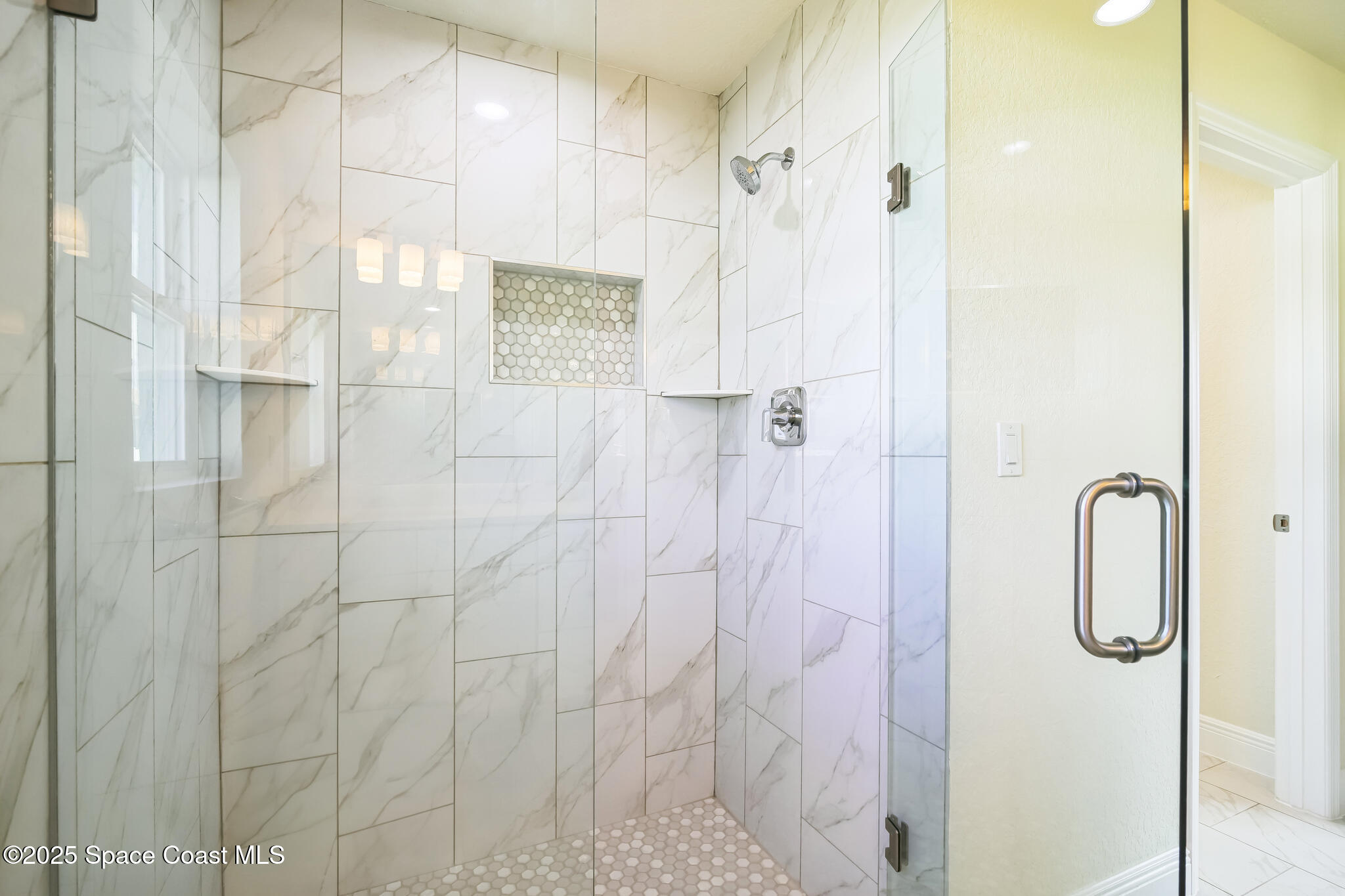 5314 Southeast 91st Street Ocala, FL 34480 - Photo 4 of 15 Primary Bathroom