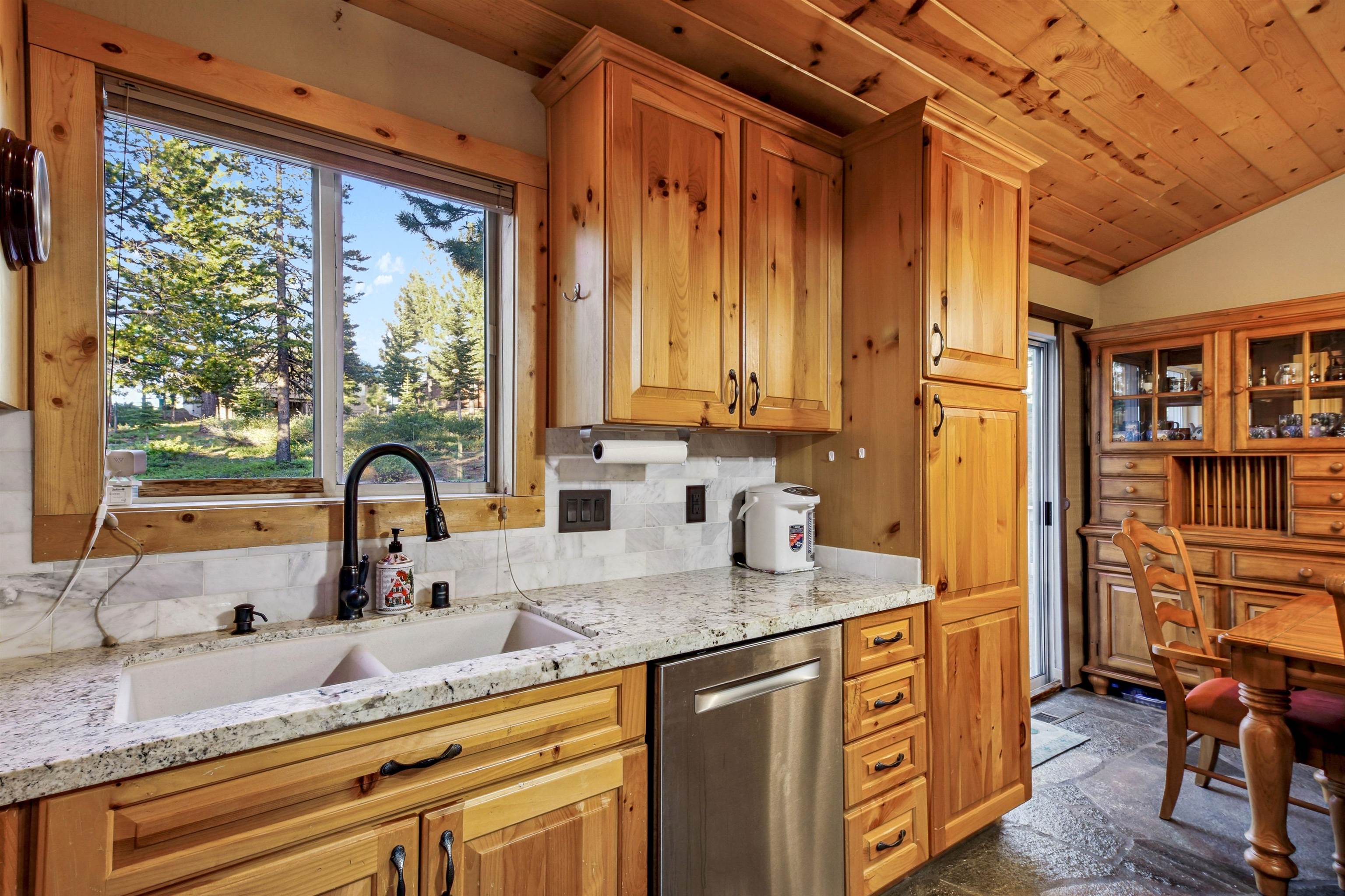 12466 Pinnacle Loop Truckee, CA 96161 - Photo 15 of 28