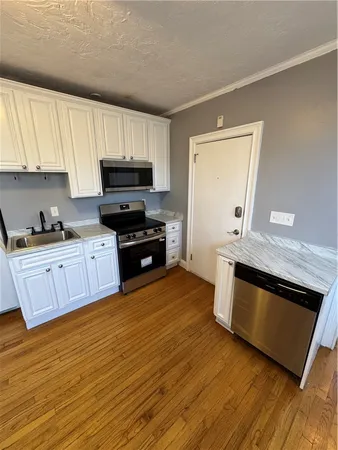 $2,000 | 29 Gesler Street, Unit 2F, Providence, RI 02909