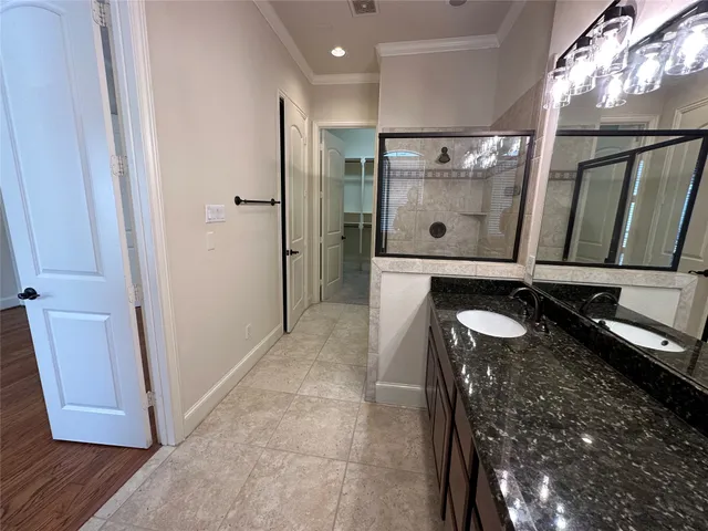 $2,350 | 6353 Richmond Avenue, Unit 121, Houston, TX 77057