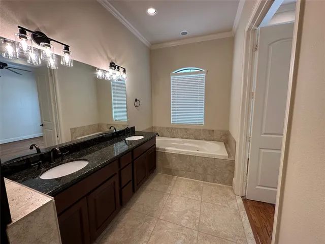 $2,350 | 6353 Richmond Avenue, Unit 121, Houston, TX 77057