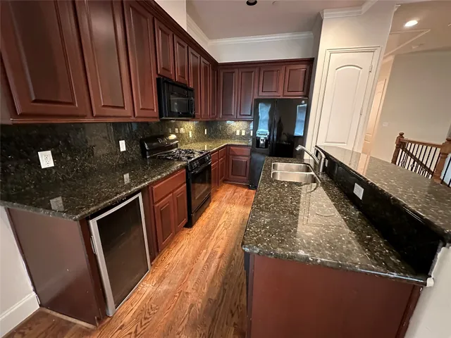 $2,350 | 6353 Richmond Avenue, Unit 121, Houston, TX 77057