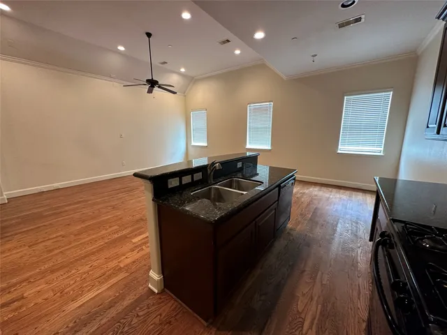 $2,350 | 6353 Richmond Avenue, Unit 121, Houston, TX 77057