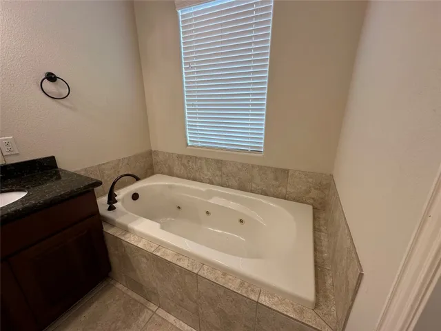 $2,350 | 6353 Richmond Avenue, Unit 121, Houston, TX 77057