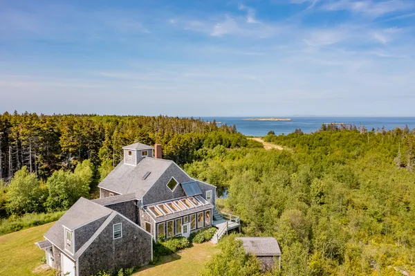 $1,100,000 | 83 North Road, Matinicus, ME 04851