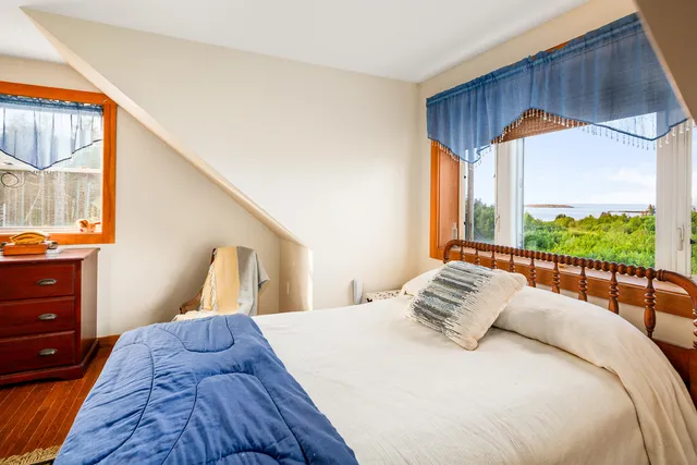 $1,100,000 | 83 North Road, Matinicus, ME 04851