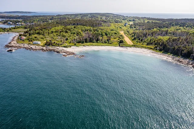 $1,100,000 | 83 North Road, Matinicus, ME 04851