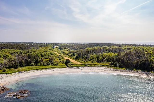 $1,100,000 | 83 North Road, Matinicus, ME 04851