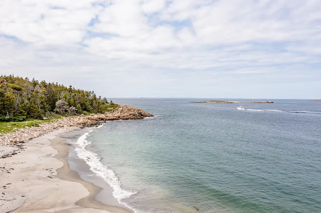$1,100,000 | 83 North Road, Matinicus, ME 04851