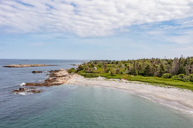 $1,100,000 | 83 North Road, Matinicus, ME 04851