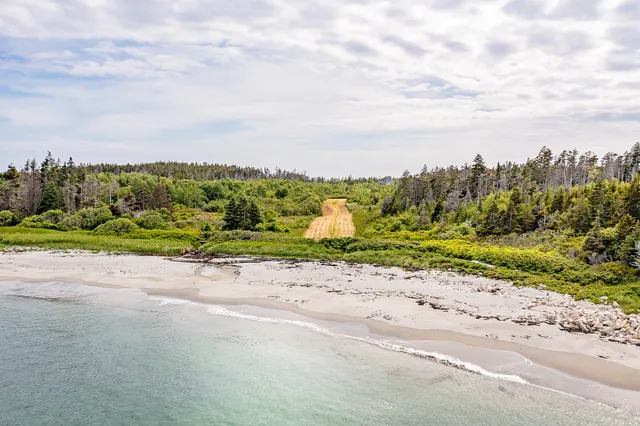 $1,100,000 | 83 North Road, Matinicus, ME 04851