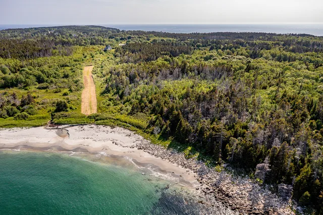 $1,100,000 | 83 North Road, Matinicus, ME 04851