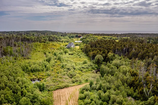 $1,100,000 | 83 North Road, Matinicus, ME 04851