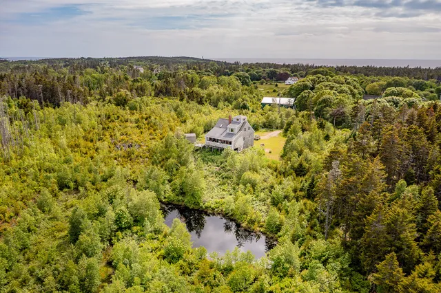 $1,100,000 | 83 North Road, Matinicus, ME 04851