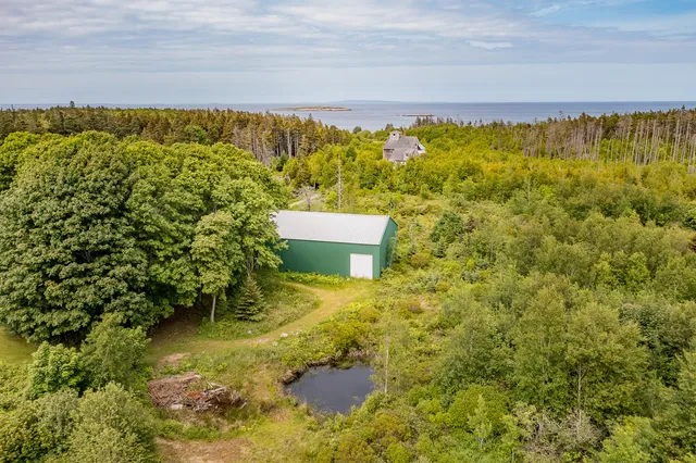 $1,100,000 | 83 North Road, Matinicus, ME 04851