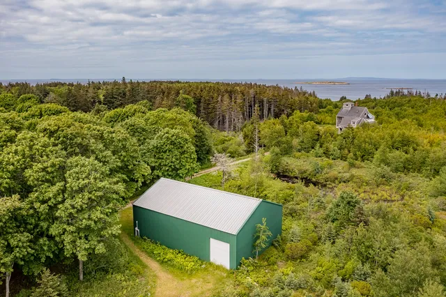 $1,100,000 | 83 North Road, Matinicus, ME 04851