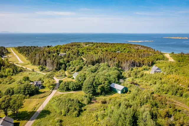 $1,100,000 | 83 North Road, Matinicus, ME 04851