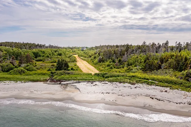 $1,100,000 | 83 North Road, Matinicus, ME 04851