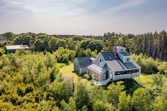 $1,100,000 | 83 North Road, Matinicus, ME 04851