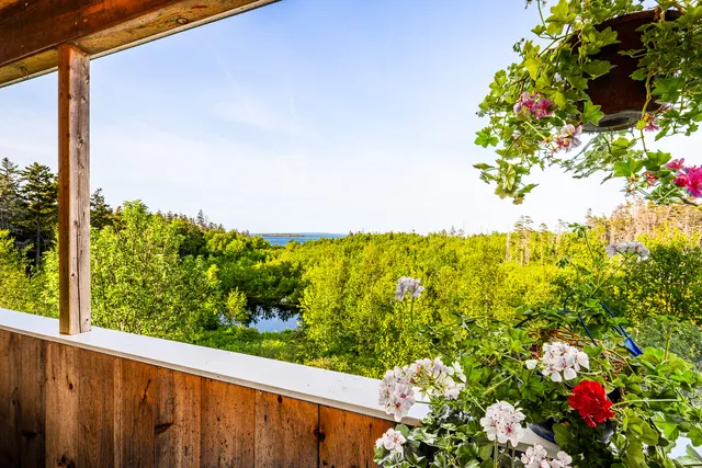 $1,100,000 | 83 North Road, Matinicus, ME 04851