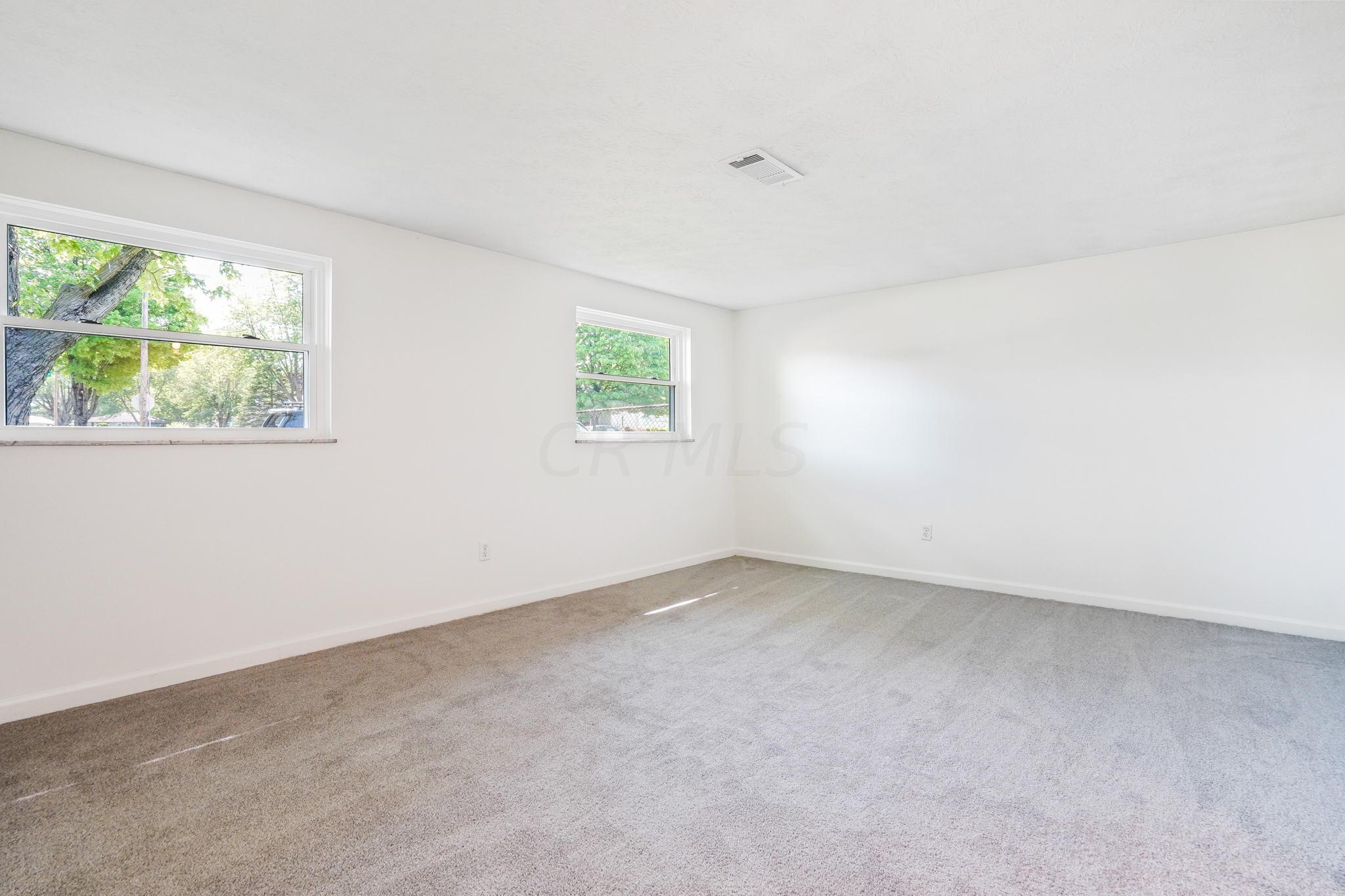 3827 Edendale Road Columbus, OH 43207 - Photo 30 of 32 Lots of Natural Light