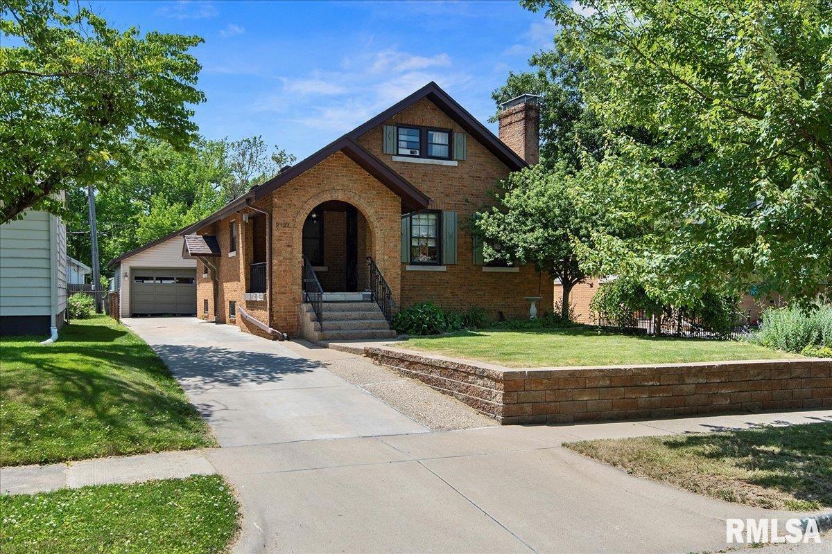 2137 North 6th Street Springfield, IL 62702 - Photo 1 of 45
