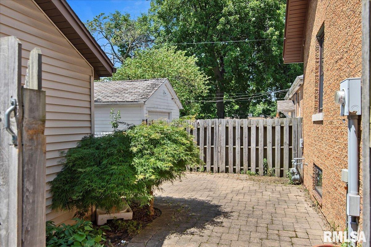 2137 North 6th Street Springfield, IL 62702 - Photo 42 of 45