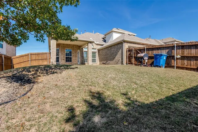 a view of a house with backyard and porch
