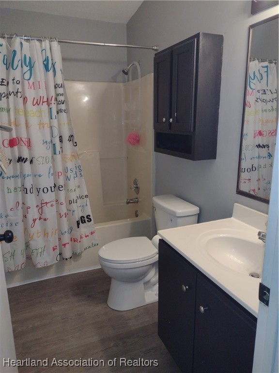 1731 West Batavia Road Avon Park, FL 33825 - Photo 14 of 25 a bathroom with a sink toilet and shower