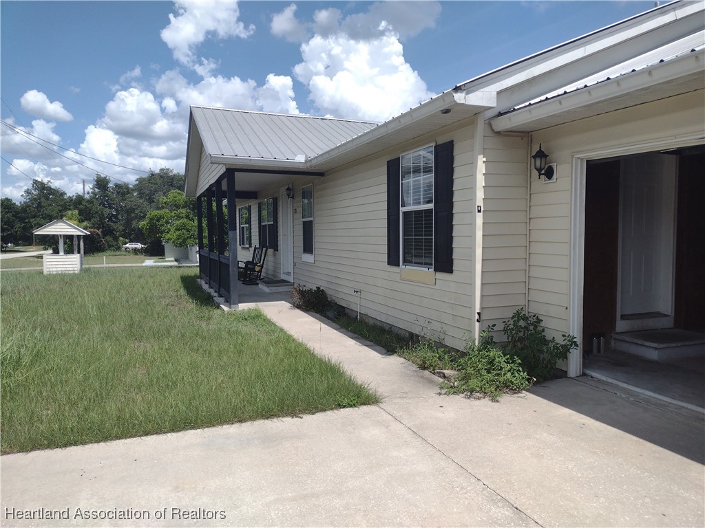 1731 West Batavia Road Avon Park, FL 33825 - Photo 2 of 25 a view of a house with a yard