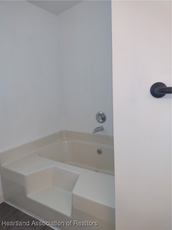 1731 West Batavia Road Avon Park, FL 33825 - Photo 6 of 25 a close up of a bathtub