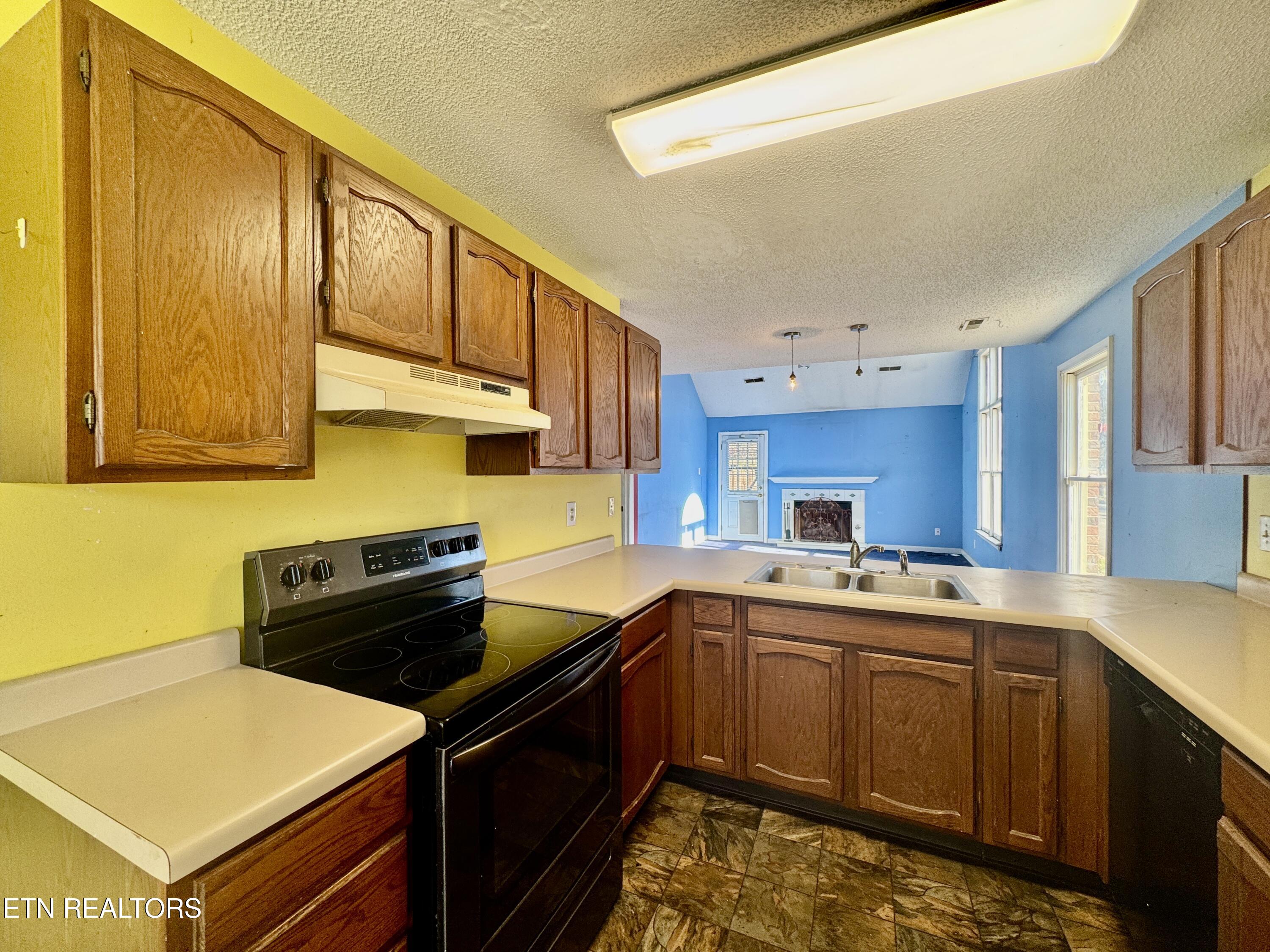 137 Durwood Road, Unit D Knoxville, TN 37922 - Photo 12 of 32 IMG_4444