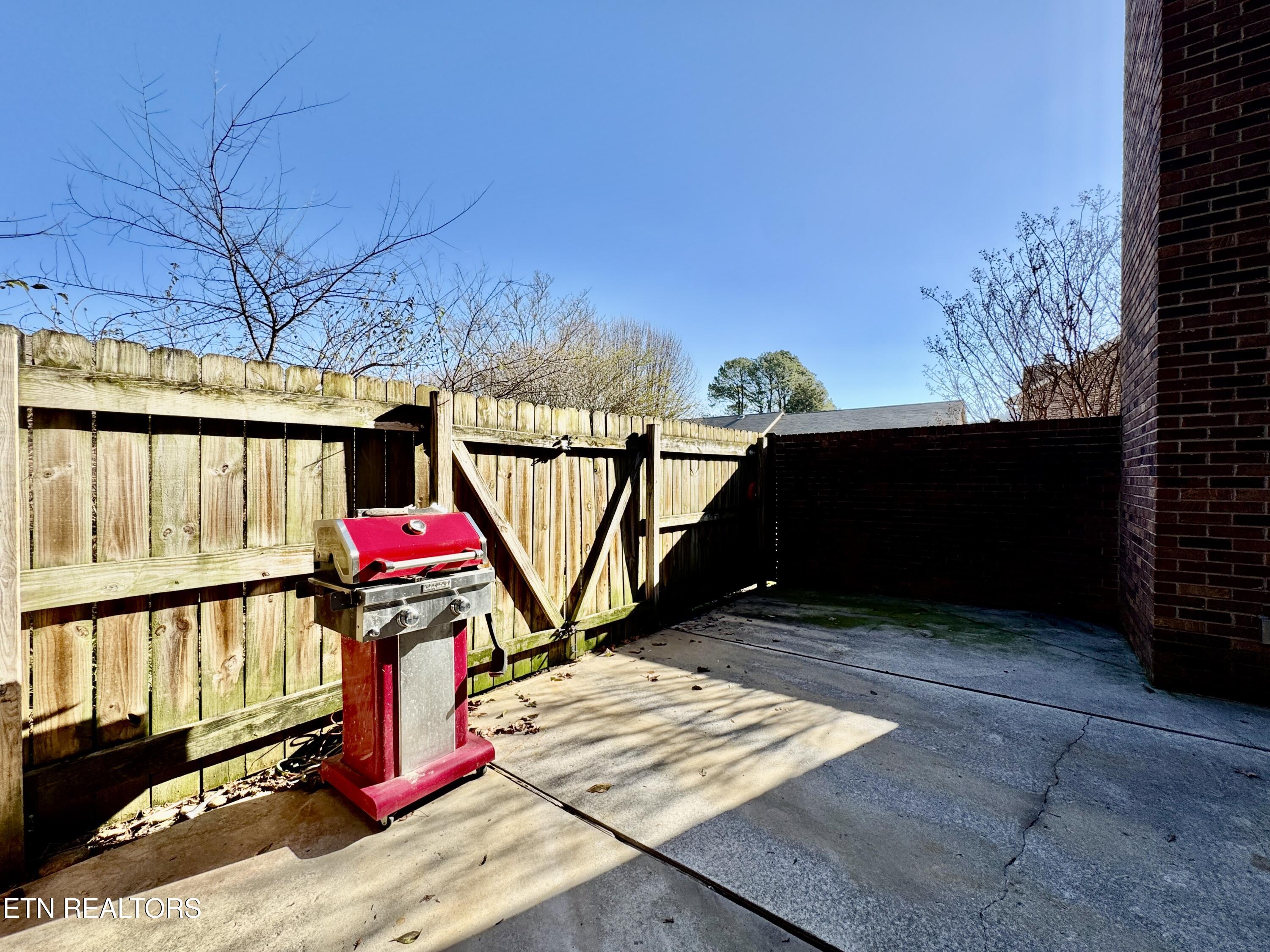 137 Durwood Road, Unit D Knoxville, TN 37922 - Photo 17 of 32 IMG_4449