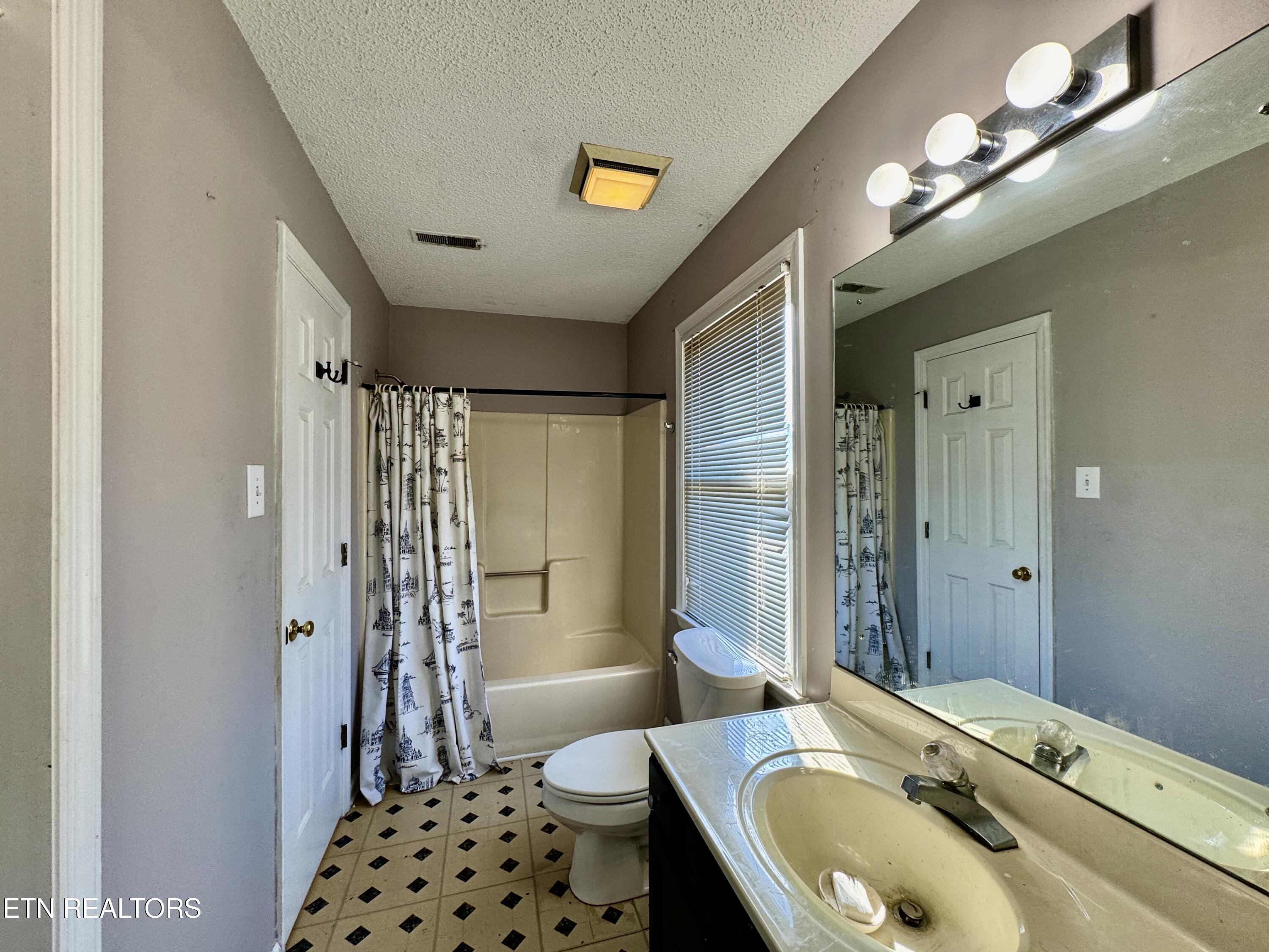 137 Durwood Road, Unit D Knoxville, TN 37922 - Photo 29 of 32 IMG_4461