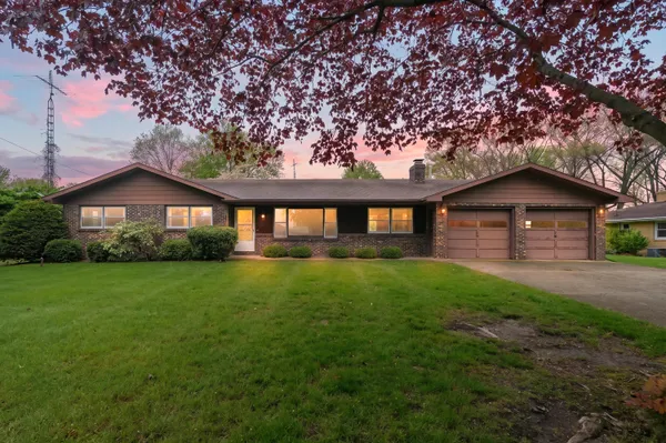 $339,000 | 2286 Shiawasee Lane, Stevensville, MI 49127