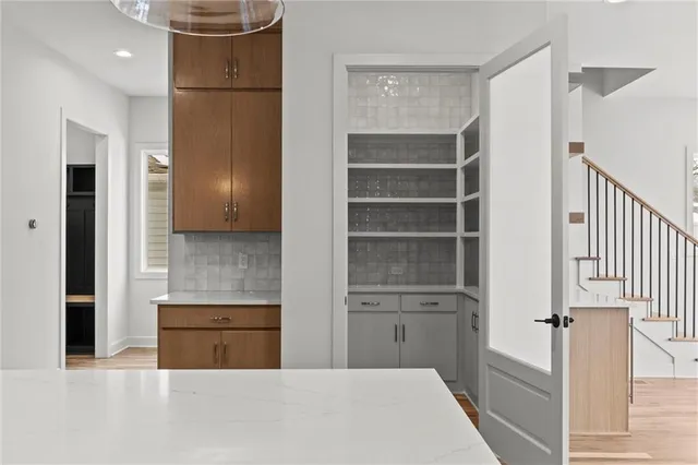 $999,500 | 2207 West 47th Terrace, Westwood, KS 66205