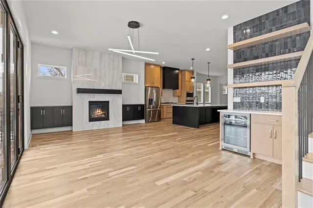 $999,500 | 2207 West 47th Terrace, Westwood, KS 66205