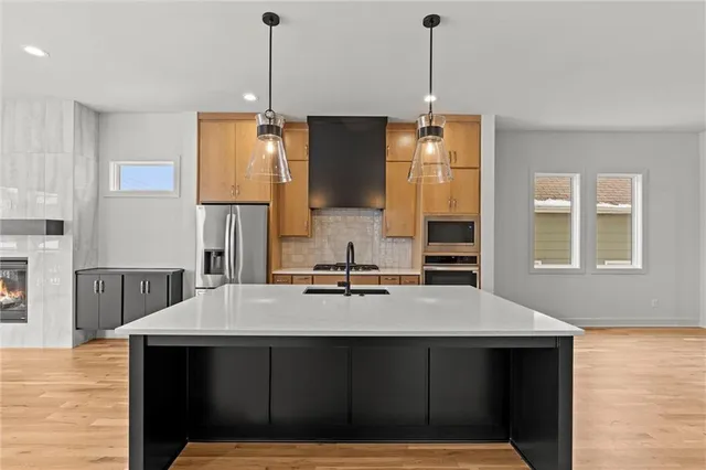 $999,500 | 2207 West 47th Terrace, Westwood, KS 66205