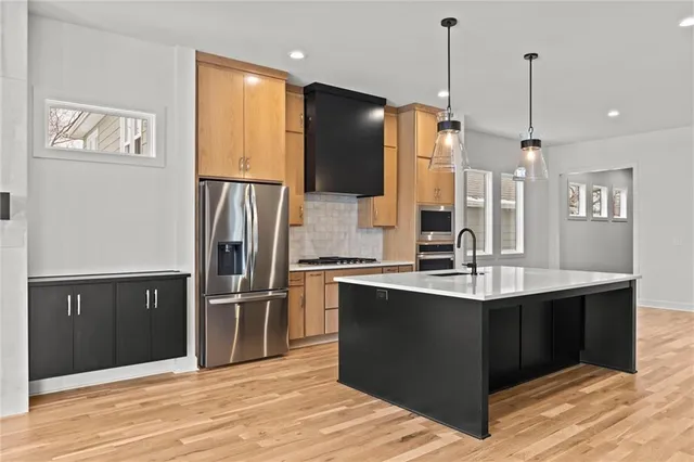 $999,500 | 2207 West 47th Terrace, Westwood, KS 66205