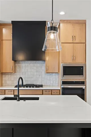 $999,500 | 2207 West 47th Terrace, Westwood, KS 66205