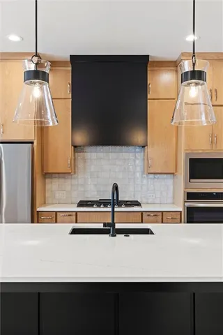 $999,500 | 2207 West 47th Terrace, Westwood, KS 66205