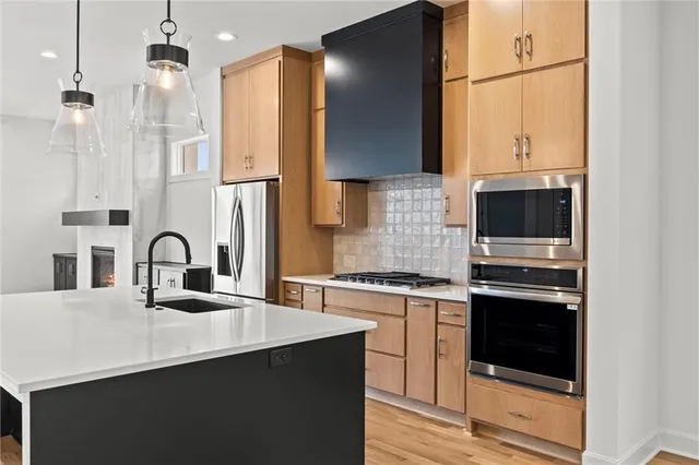 $999,500 | 2207 West 47th Terrace, Westwood, KS 66205