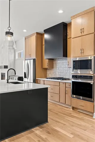 $999,500 | 2207 West 47th Terrace, Westwood, KS 66205