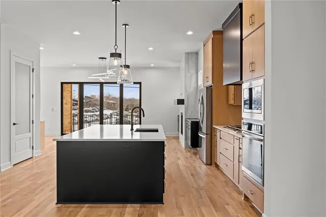 $999,500 | 2207 West 47th Terrace, Westwood, KS 66205