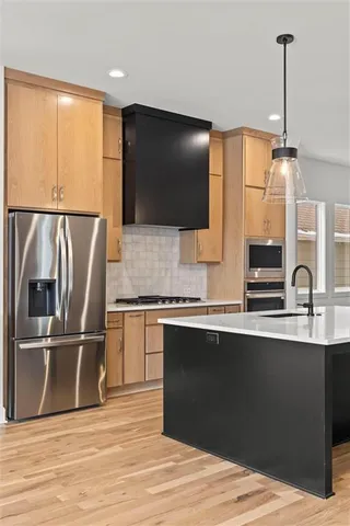 $999,500 | 2207 West 47th Terrace, Westwood, KS 66205