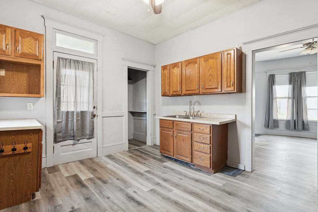 705 West Market Street Bloomington, IL 61701 - Photo 8 of 20