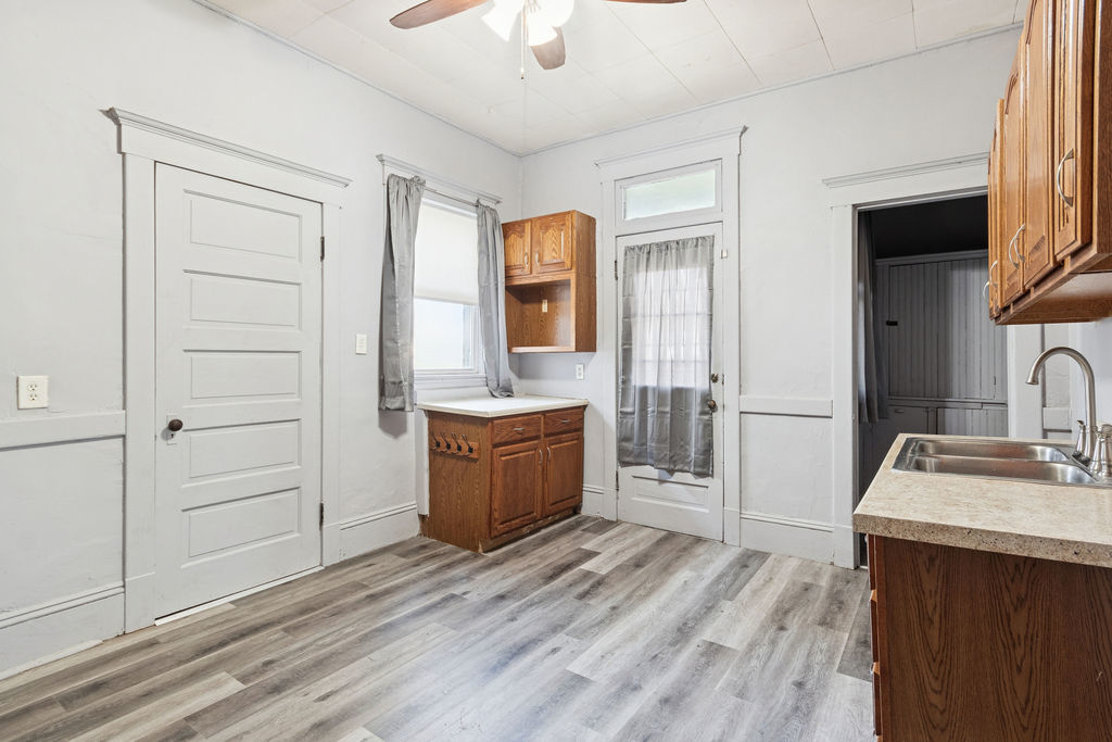 705 West Market Street Bloomington, IL 61701 - Photo 9 of 20