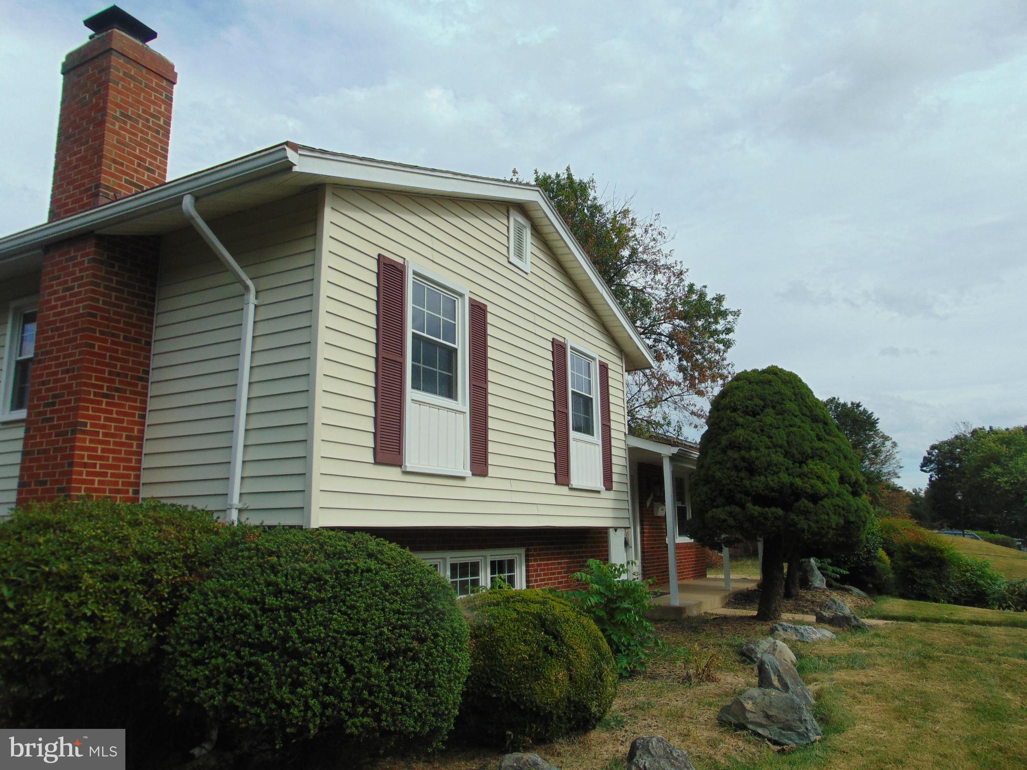 7421 Castle Road Manassas, VA 20109 - Photo 2 of 26 Exterior (General)